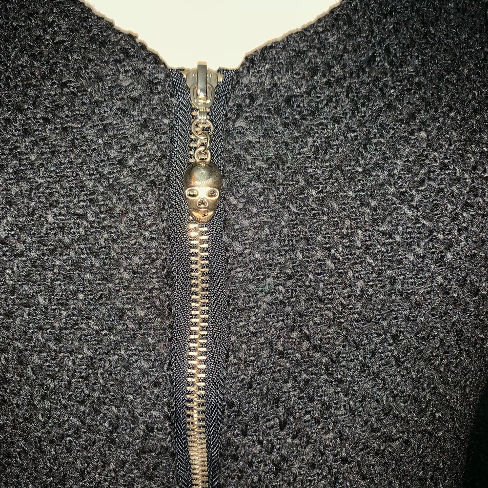Fitted zip up blazer, skull zipper pulls - Picture 4 of 4